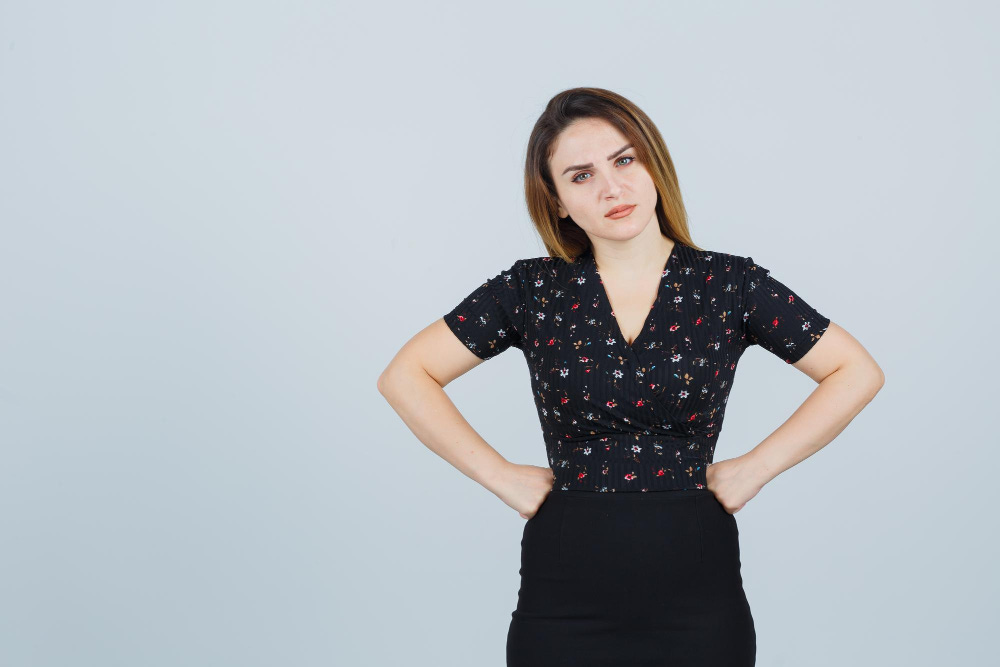 معرفی شومیز مجلسی زنانه حریر ساده و شیک برای استایل 2025