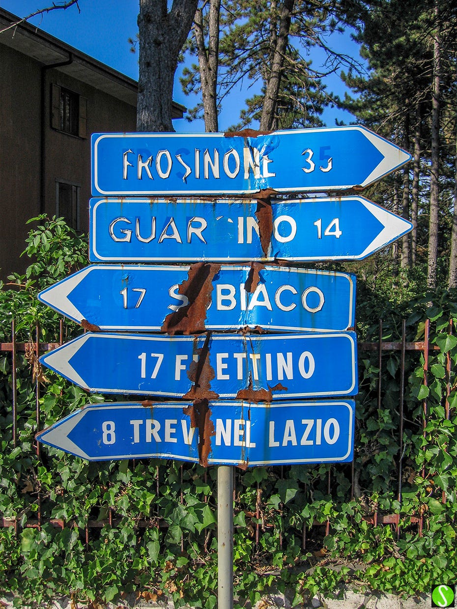photo of battered signpost in Arcinazzo, Italy