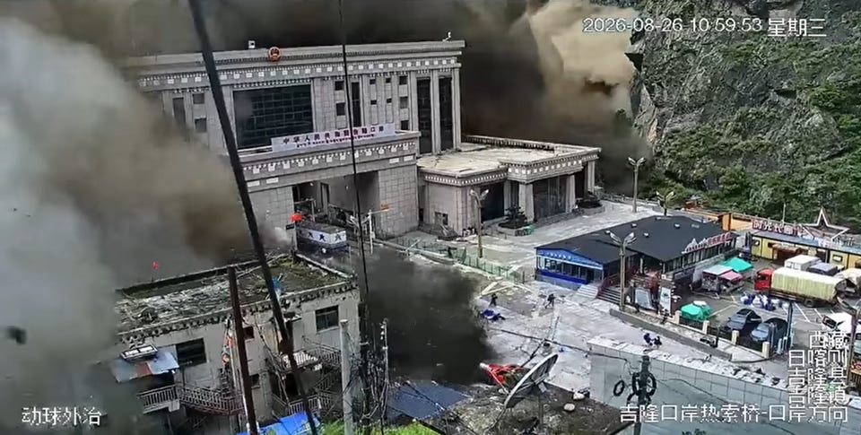 Файл:Mudslide at Gyirong Port 2 (screenshot).png Файл:Mudslide at Gyirong Port 2 (screenshot).png