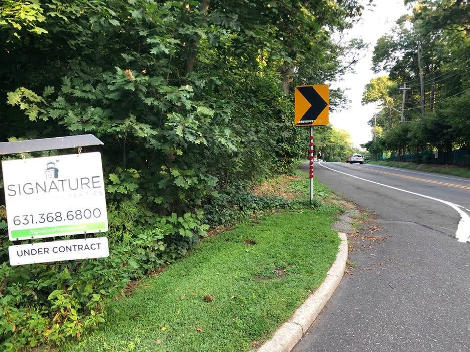 May be an image of grass, road and text that says 'SIGNATURE 631.368.6800 UNDER CONTRACT'