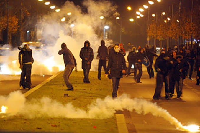 French Riots Enter a Second Night French Riots Enter a Second Night