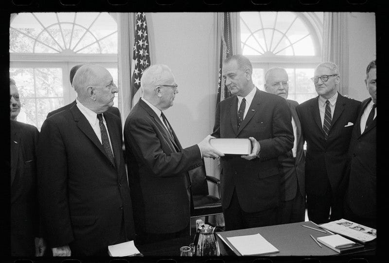 File:Warren Commission presents its Report to LBJ.tif