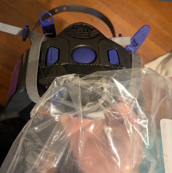 respirator attached to bag,
shown from the top with no gaps respirator attached to bag,
shown from the top with no gaps