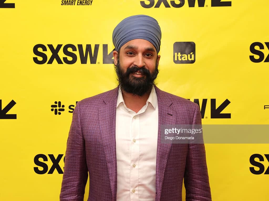 May be an image of 1 person, beard, standing and text that says 'SMART ENERGY 6aoH SXSWL Itaú S < NK gettyimages Diego Donamaria SX S'