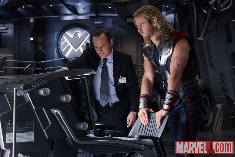 agent-coulson-thor-avengers SHIELD Agent Phil Coulson with Thor