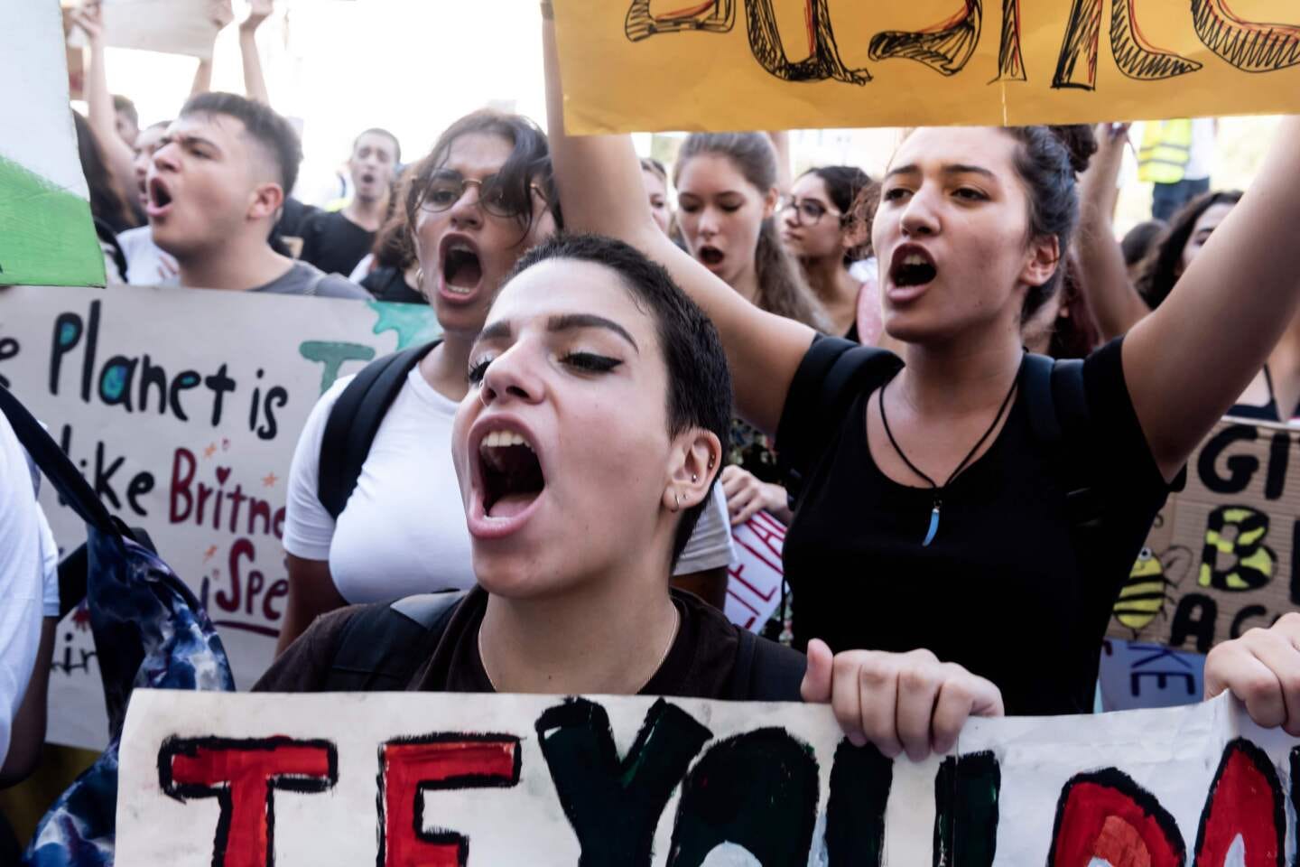 Global climate strikes: Protesters rally around the world - Los Angeles  Times