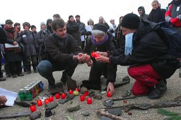 Closing Circle, November 2005 Bearing Witness retreat. Photo: Peter Cunningham