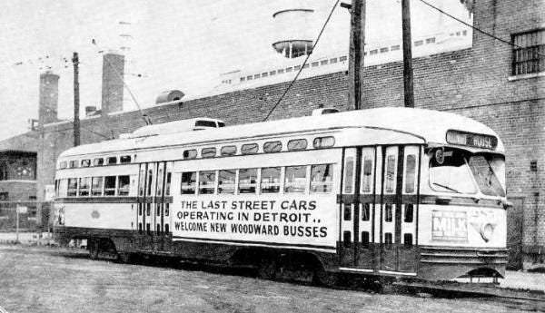 r/Detroit - THE LAST STREET CARS OPERATING IN DETROIT.. WELCOME NEW WOODWARD BUSSES