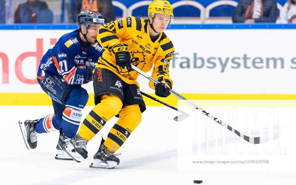 231007 Skellefteas Oskar Vuollet during the SHL ice hockey match between  Växjö and Skelleftea on