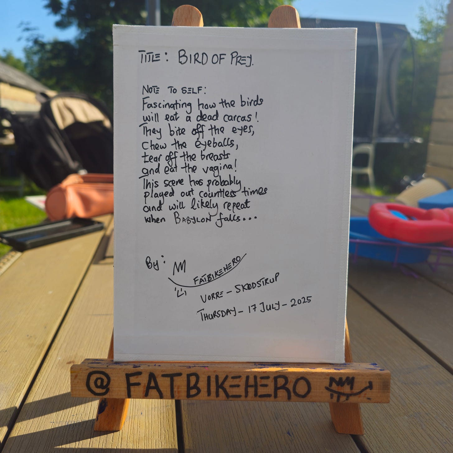 Handwritten note describing carrion birds consuming a carcass, signed and dated 17 July 2025, Vorre–Skødstrup. Handwritten note describing carrion birds consuming a carcass, signed and dated 17 July 2025, Vorre–Skødstrup.