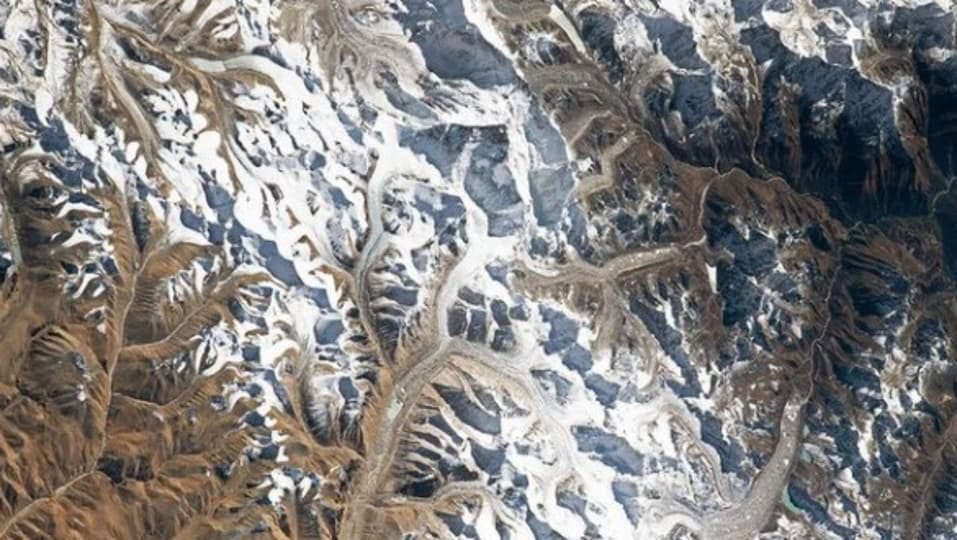 Mount Everest from the SPACE! NASA shares Never-Seen-Before picture | Tech News Mount Everest from the SPACE! NASA shares Never-Seen-Before picture | Tech News