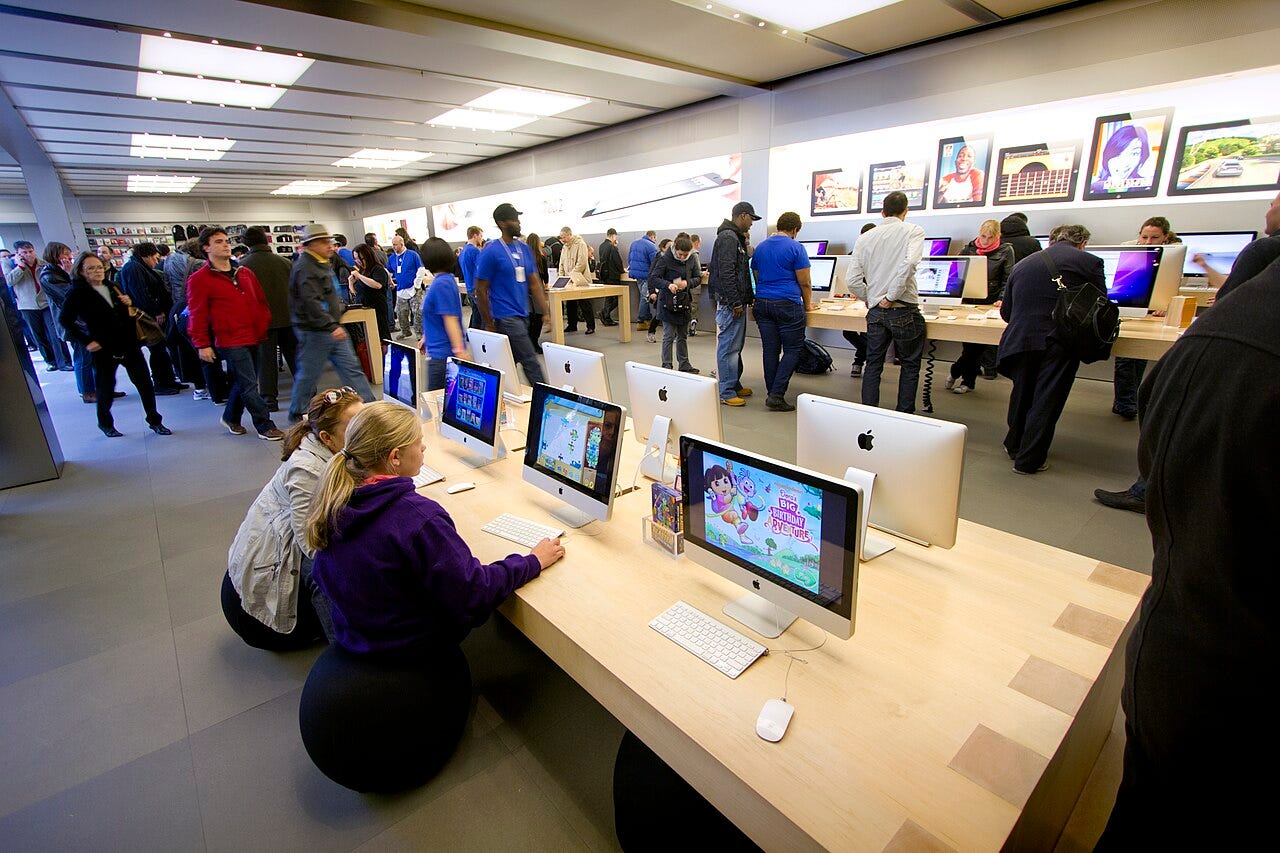 Apple Store 內展示的裝置|來源:Matti Blume / Wikimedia Commons(CC BY-SA 4.0) Apple Store 內展示的裝置|來源:Matti Blume / Wikimedia Commons(CC BY-SA 4.0)