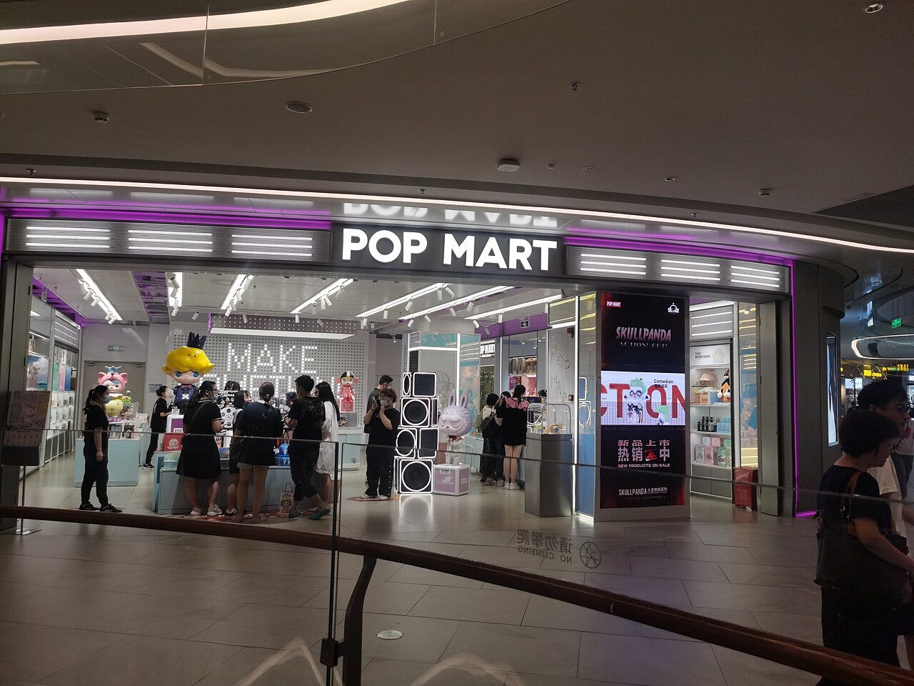 上海南翔印象城的 POP MART 門市|來源:Shwangtianyuan / Wikimedia Commons(CC BY-SA 4.0) 上海南翔印象城的 POP MART 門市|來源:Shwangtianyuan / Wikimedia Commons(CC BY-SA 4.0)
