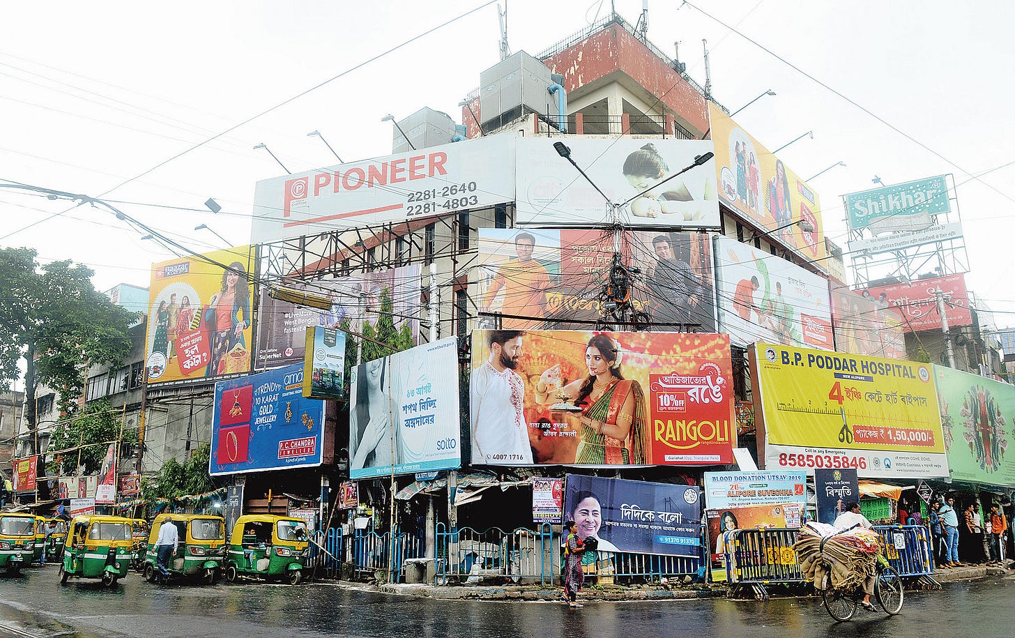 Calcutta learns no lesson from Chennai, hoardings boom - Telegraph India Calcutta learns no lesson from Chennai, hoardings boom - Telegraph India