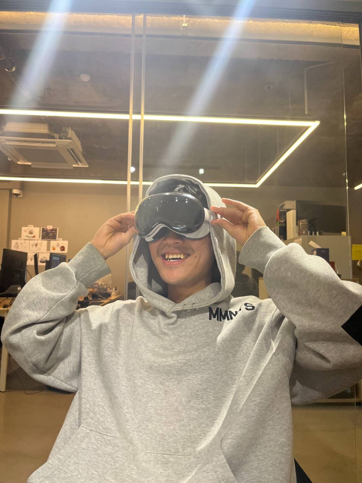 Apple Vision Pro 쓰고 신나하는 저.. ㅎㅎ