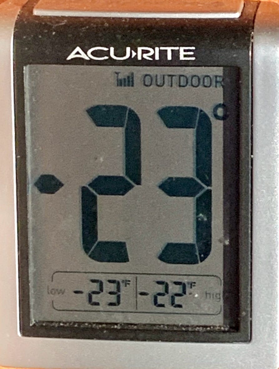 A black electronic device with a screen showing the temperature

AI-generated content may be incorrect.