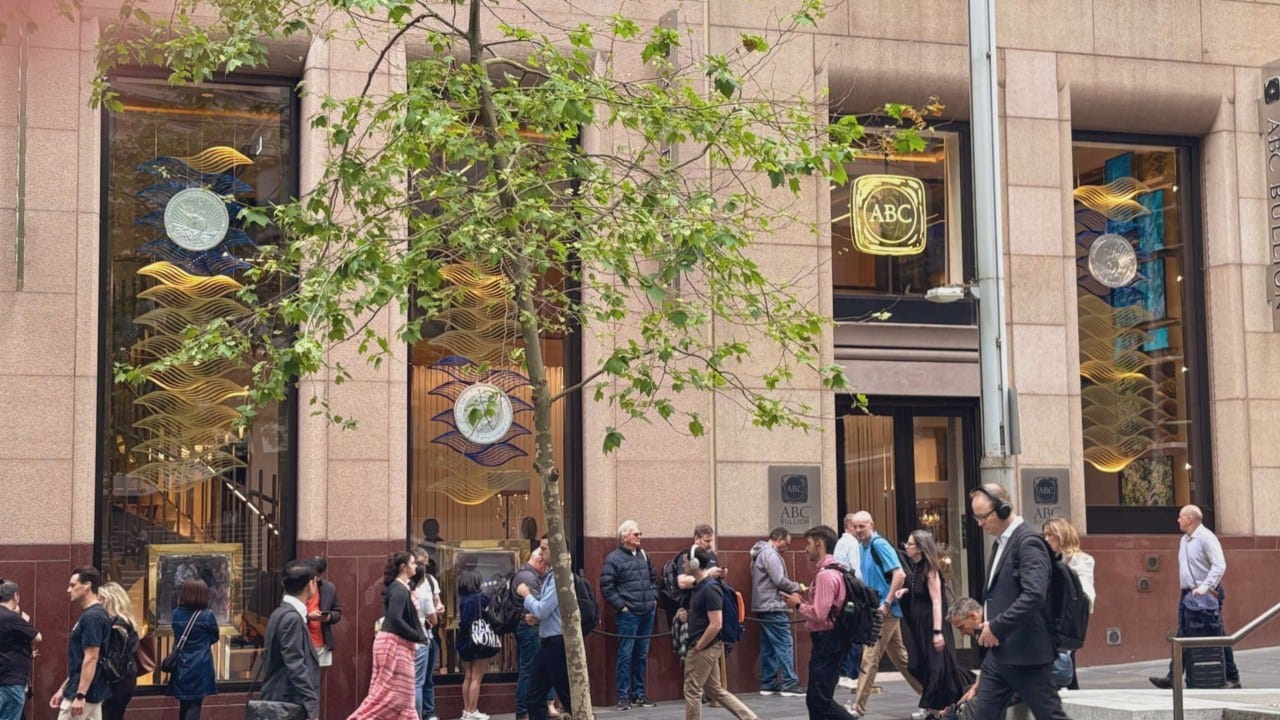 Massive queue in Sydney's CBD exposes huge surge in gold trading as prices  soar to record high | Sky News Australia
