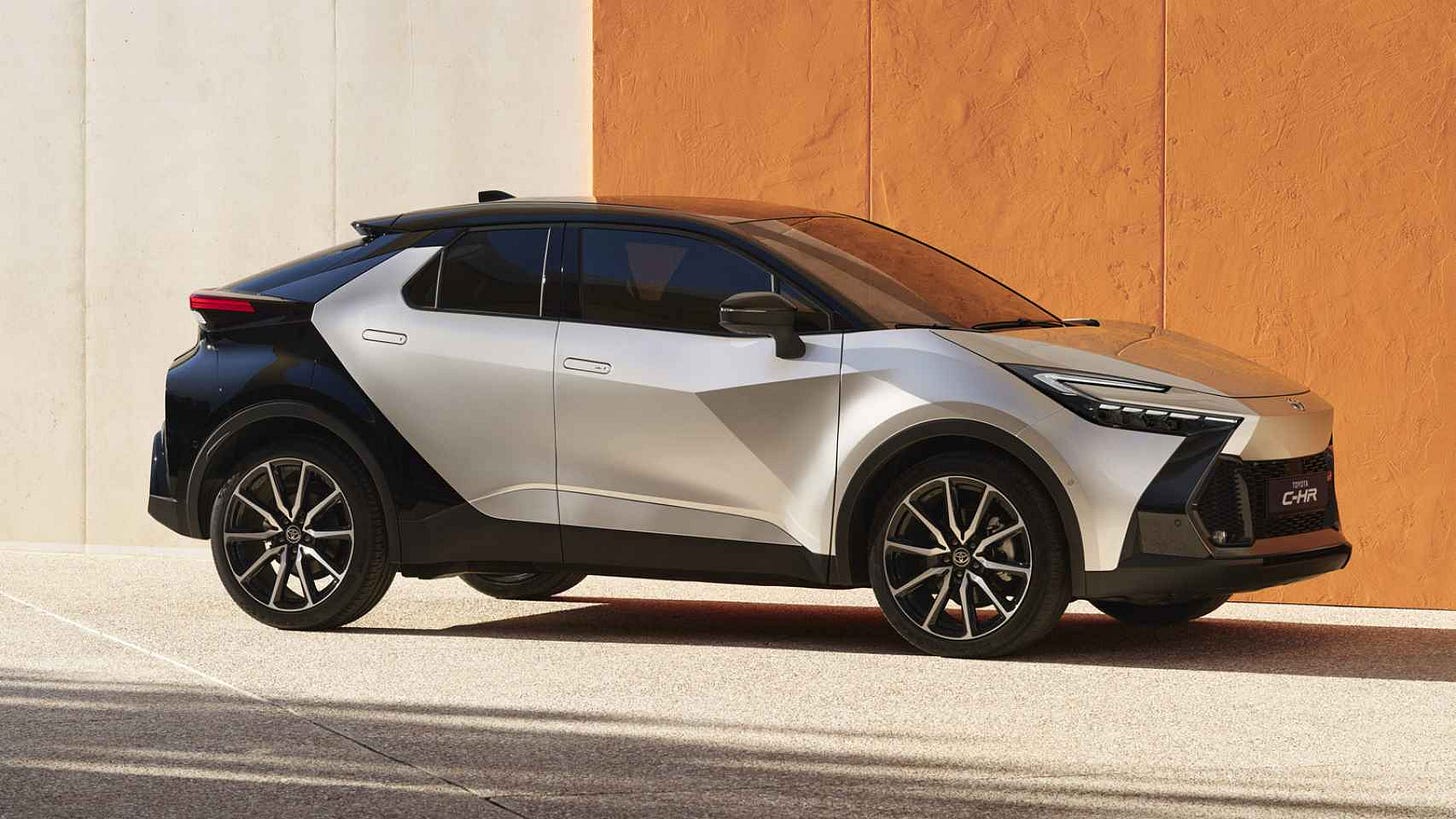 Toyota C-HR 2024: nos subimos al SUV híbrido (y enchufable) que batirá los  récords de ventas