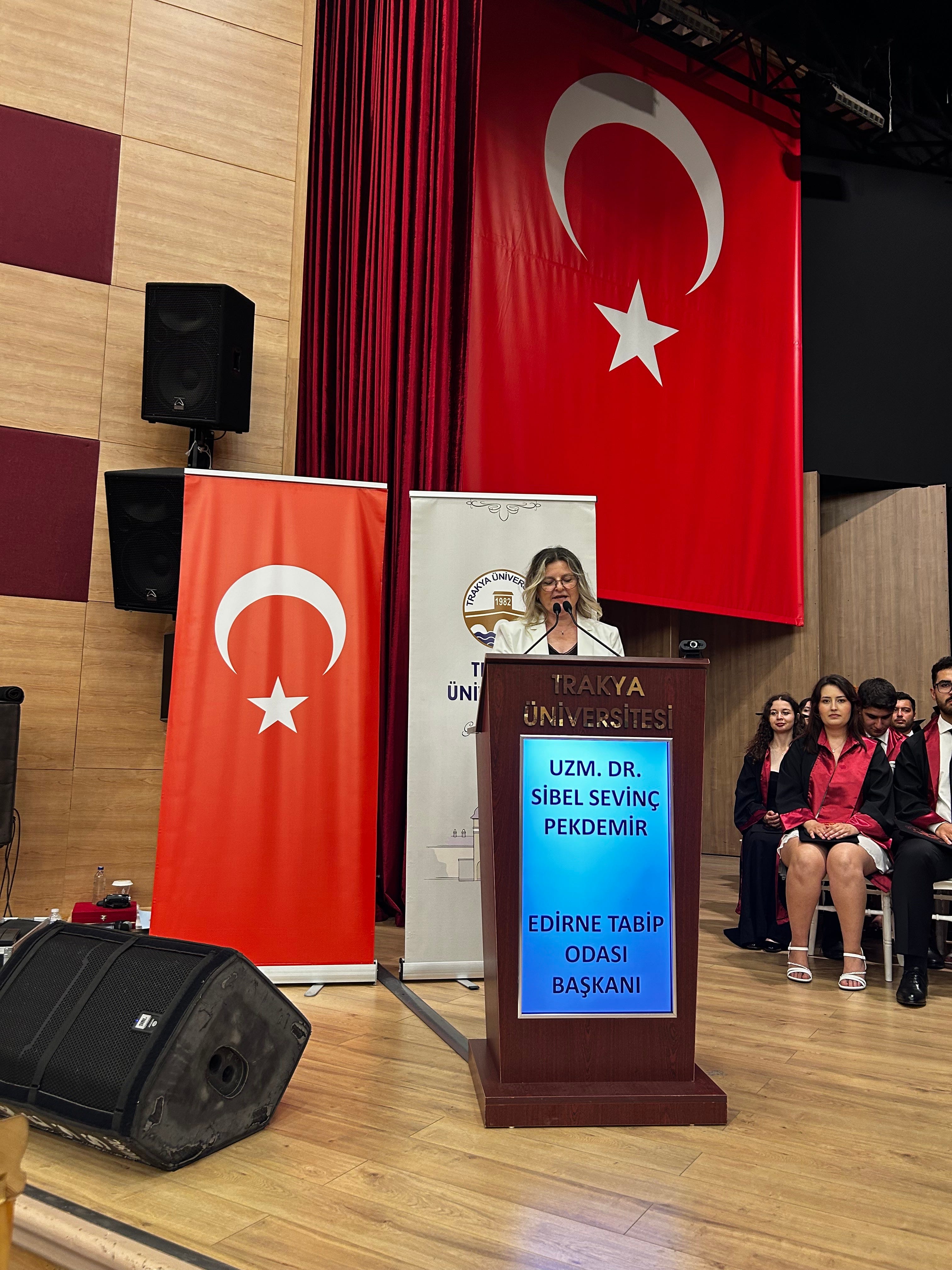 TRAKYA ÜNİVERSİTESİ TIP FAKÜLTESİ 2025-2026 DÖNEMİ MEZUNİYET TÖRENİ YAPILDI