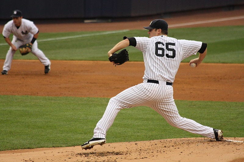 800px-Phil_Hughes_Yankees-Orioles_8-1-12