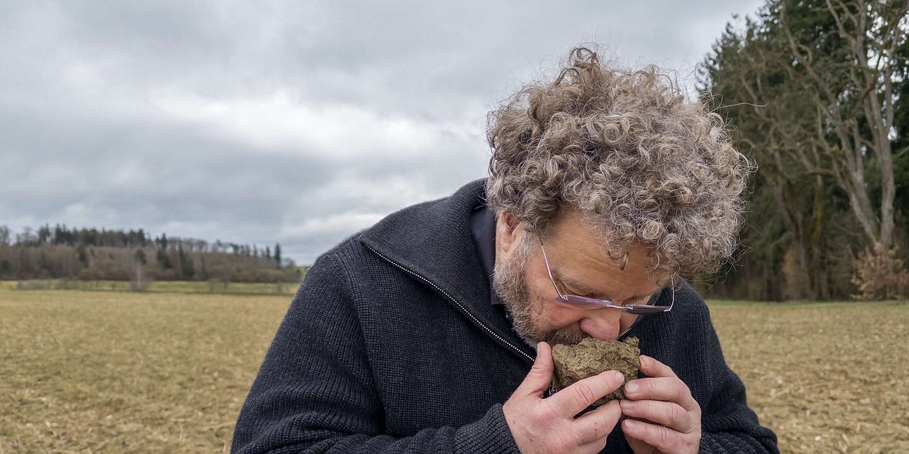 Mit der Nase im Acker – wie regenerative Landwirte den Boden lesen lernen
