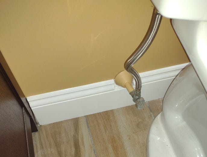 Clean, straight lines behind toilet.