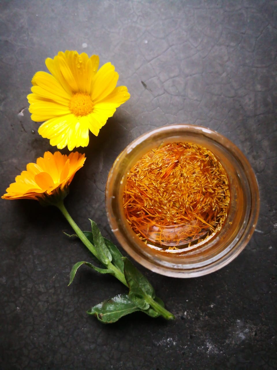 Oleato de caléndula - flores comestibles en la cocina