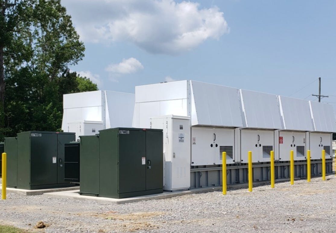 Several white electrical boxes

AI-generated content may be incorrect.