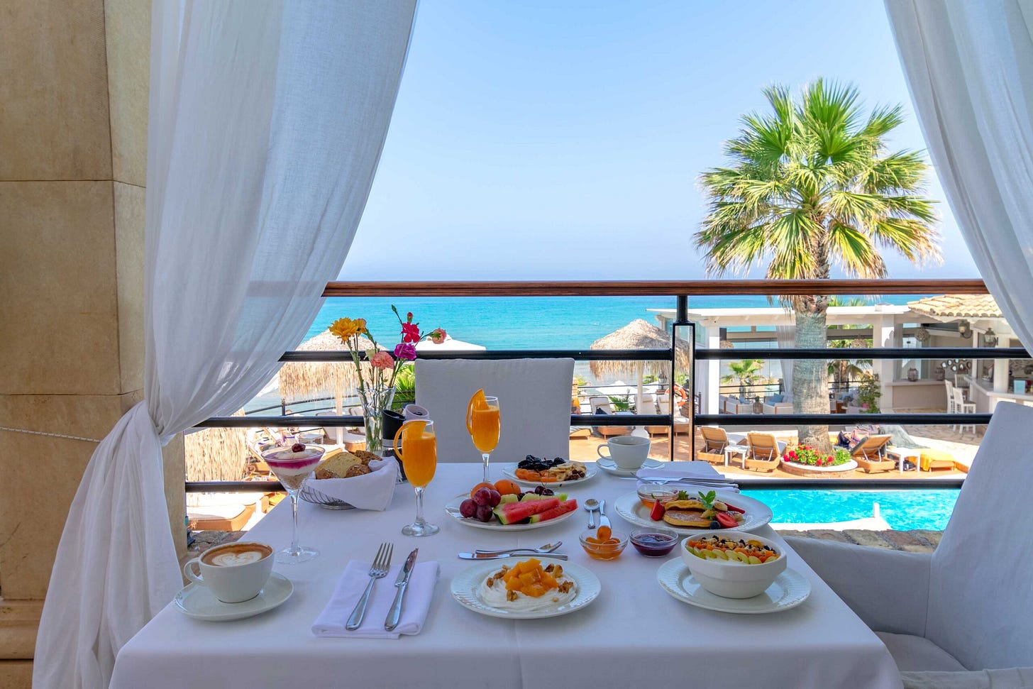 kohili-restaurant-delfino-blu-breakfast-with-sea-view