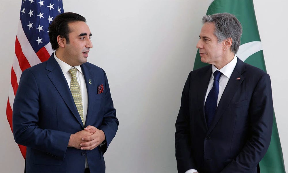 A couple of men shaking hands

Description automatically generated with medium confidence