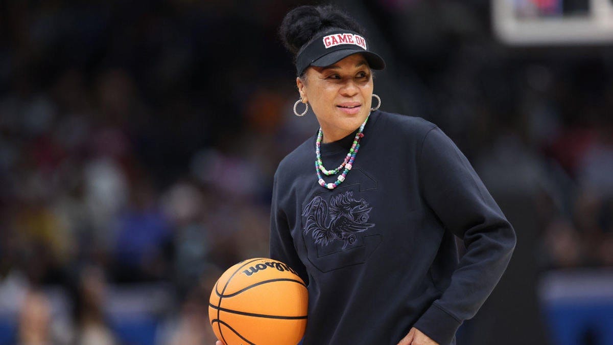 South Carolina coach Dawn Staley says transgender athletes 'should be able  to play' - CBSSports.com