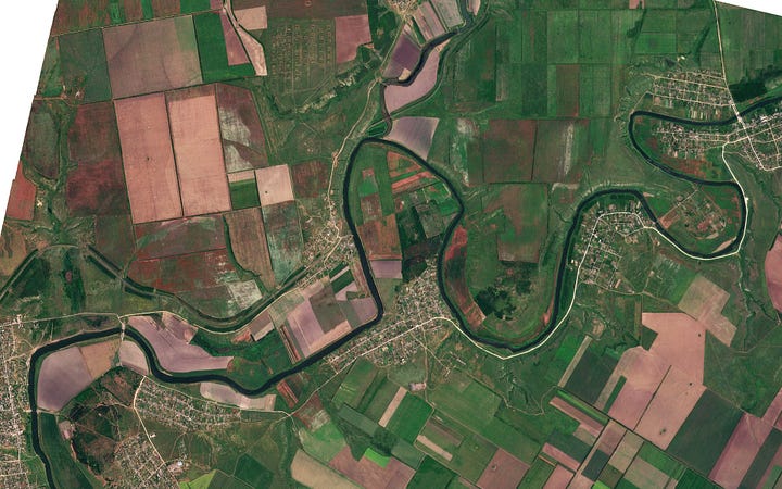 Pavlo-Maryanivka village before and after the destruction of the Kakhovka Dam. Images: PlanetLabs PBS