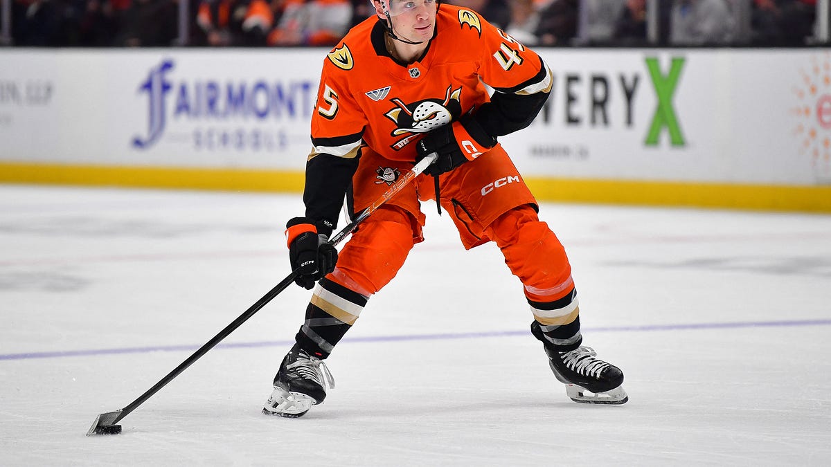 Ducks’ Beckett Sennecke & Maxim Masse Receive High Honors & Grading the Team's 2025-26 Defensemen