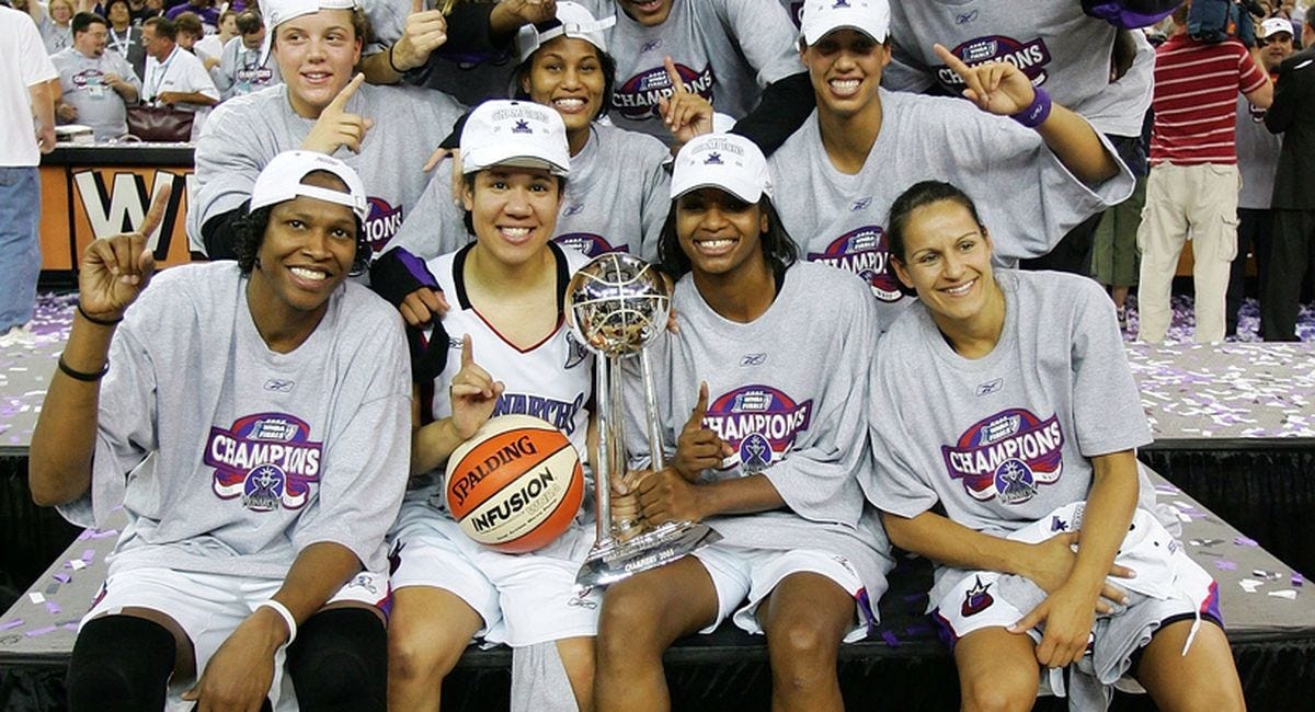 A miúda que nadava com tubarões