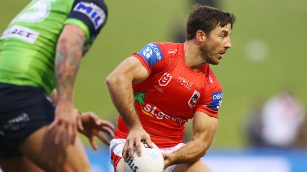 NRL 2022: Graham Annesley concedes referee got it wrong in call that handed  Canberra Raiders costly defeat to St George Illawarra Dragons