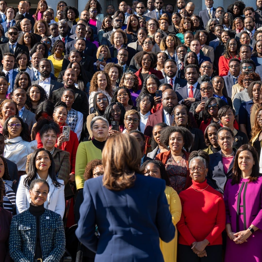 Visual Blindspots and Media Bias: The "Disappearing" of Kamala Harris Visual Blindspots and Media Bias: The "Disappearing" of Kamala Harris