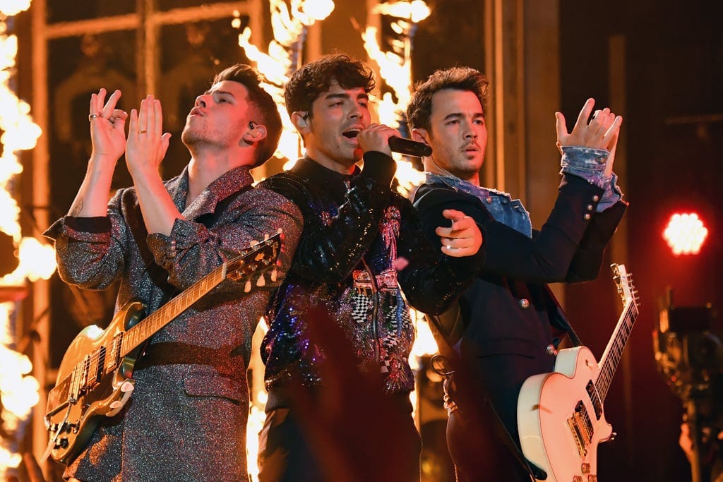 jonas brothers work gays at 2019 billboard music awards jonas brothers work gays at 2019 billboard music awards