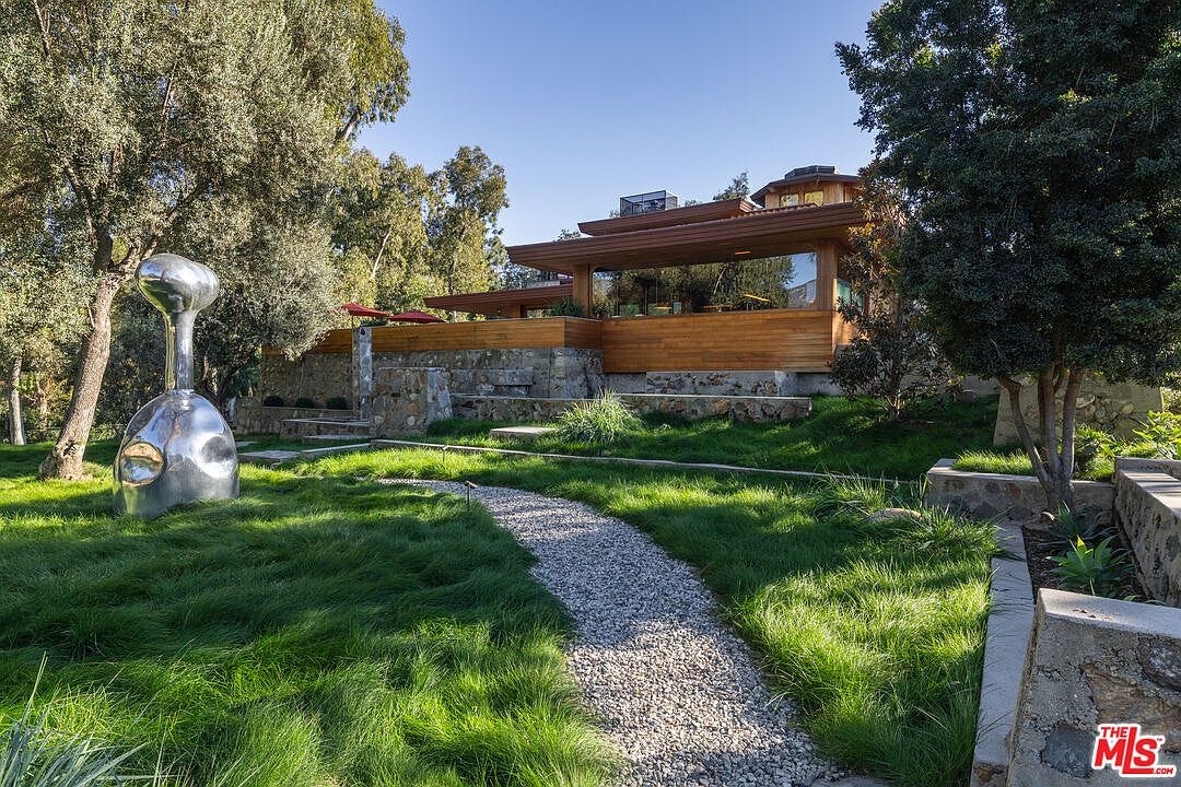 carousel photo #12 (MLS)