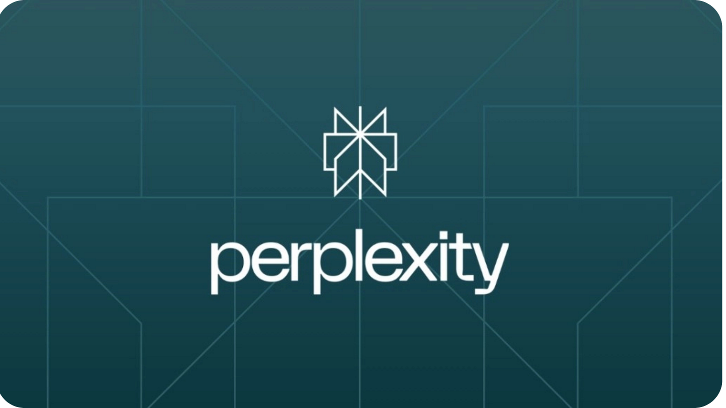 Logotipo de Perplexity sobre fondo oscuro con motivo geométrico