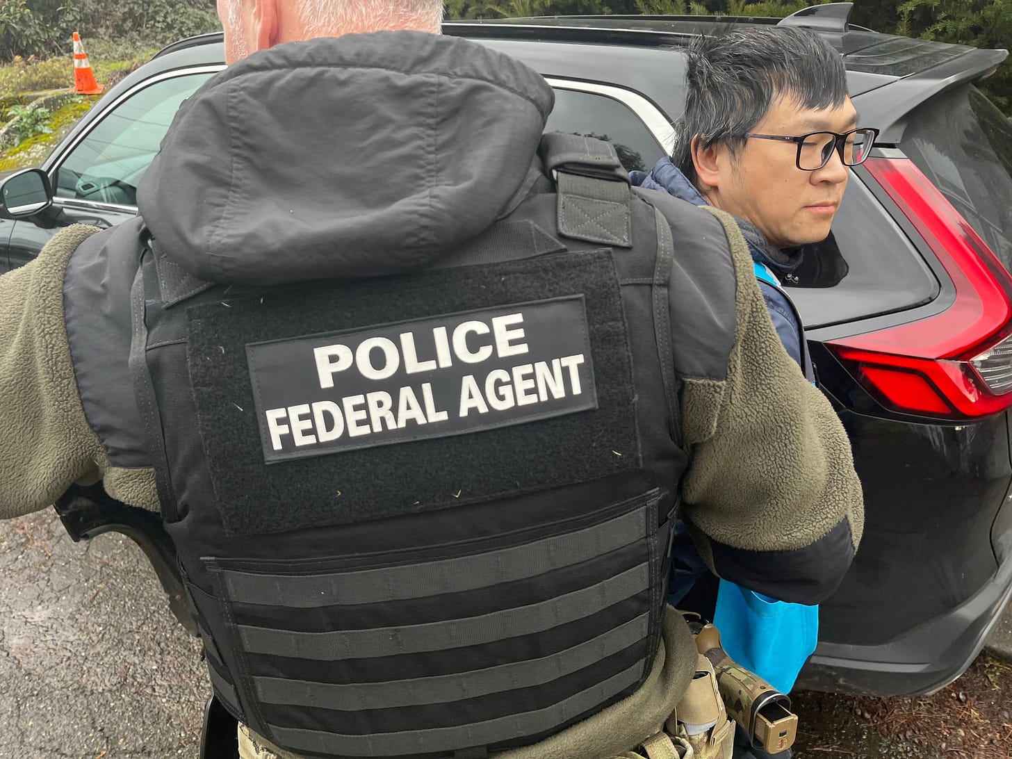 Immigration & Customs Enforcement (ICE) Agent makes an arrest in Seattle (Feb. 14. 2025) 