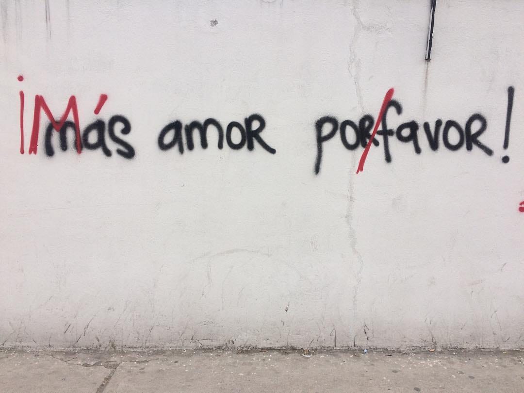 An example of Acción Ortográfica Quito doing the Lord's work (graffiti on a wall corrected with red spray paint)