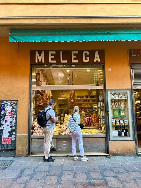 Negozi bolognesi. Al centro, la mostarda che preparo ogni anno in autunno