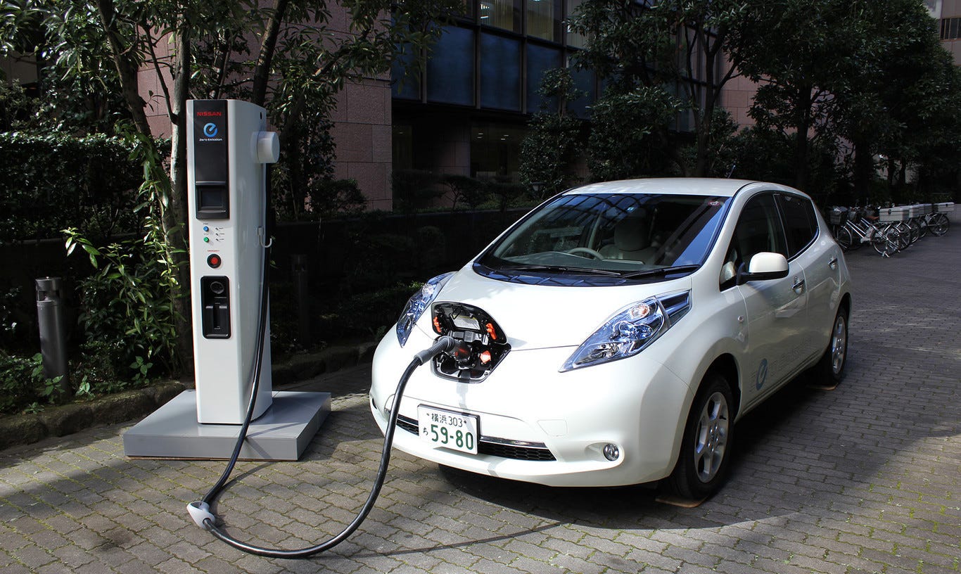 Coche eléctrico: todo lo que hay que saber sobre cómo y dónde cargarlo