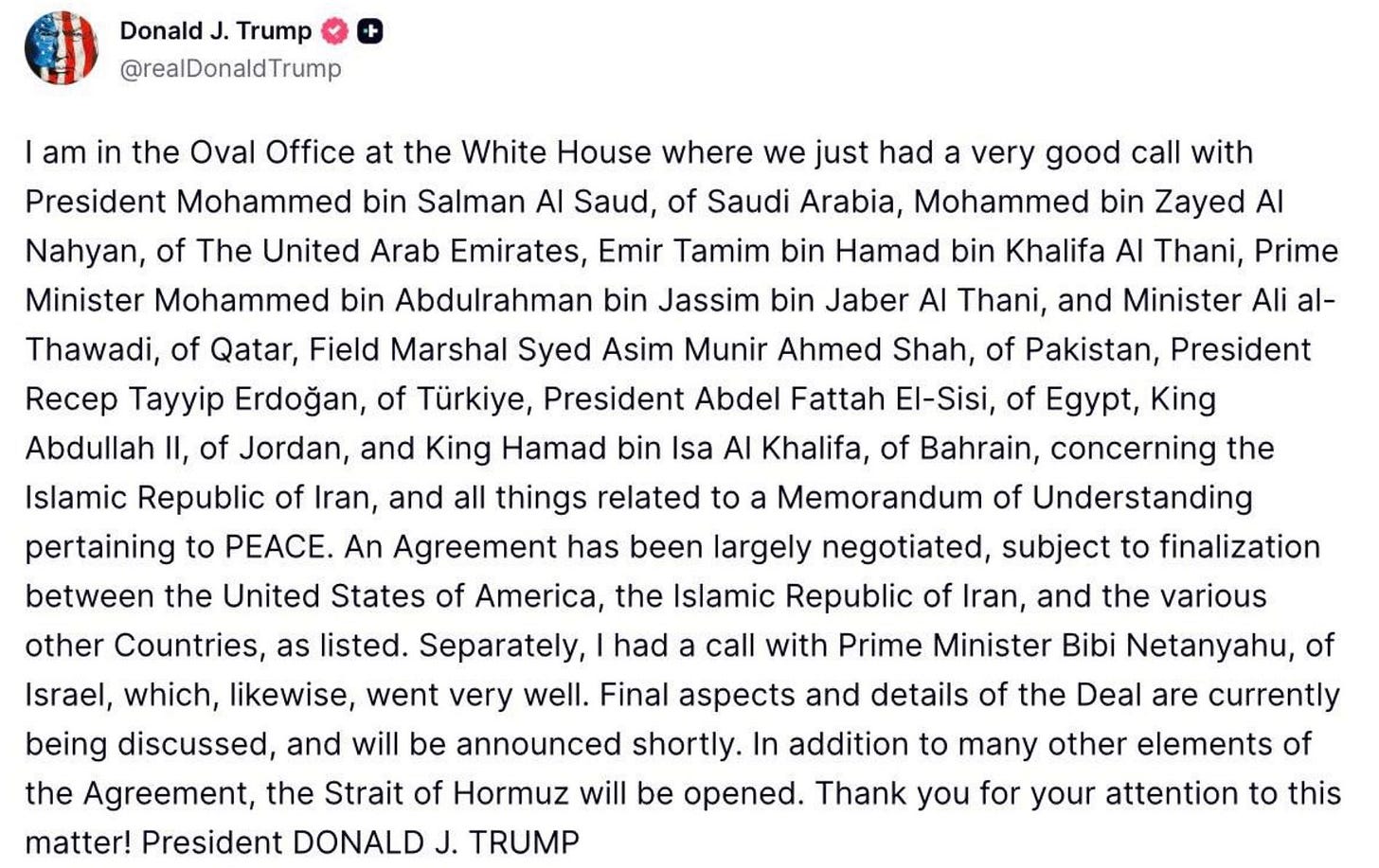 Trump bảo thỏa thuận phần lớn “đã được đàm phán và eo Hormuz sẽ mở” và lại call “PEACE”. Nguồn: Truth Social. 