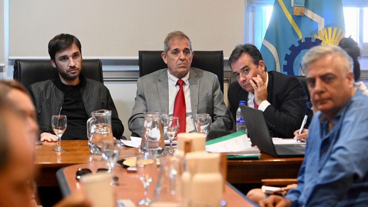 Ignacio Torres, a la izquierda. El gobernador de Chubut protagoniza un duro enfrentamiento con la Casa Rosada (Foto: archivo).