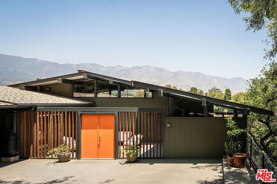 carousel photo #1 (MLS)