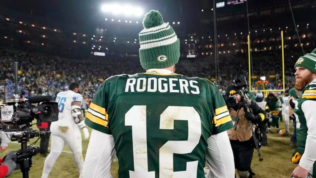 Aaron Rodgers saliendo de Lambeua.