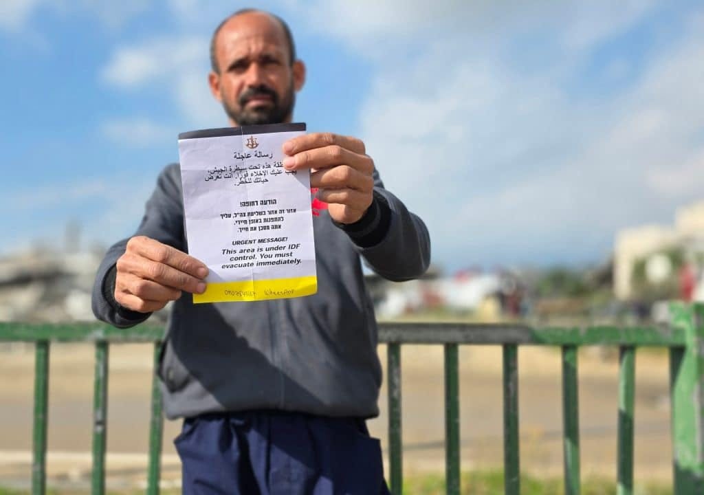 Israeli forces demolish a house near the "Yellow Line," dropping leaflets for residents to leave the al-Raqab al-Gharbi neighborhood, adjacent to Salah al-Din Street in the town of Bani Suheila, east of Khan Younis in the southern Gaza Strip, January 19, 2026. (Photo: Tariq Mohammad/APA Images)