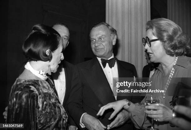 Bill Blass Vreeland Photos and Premium High Res Pictures - Getty Images