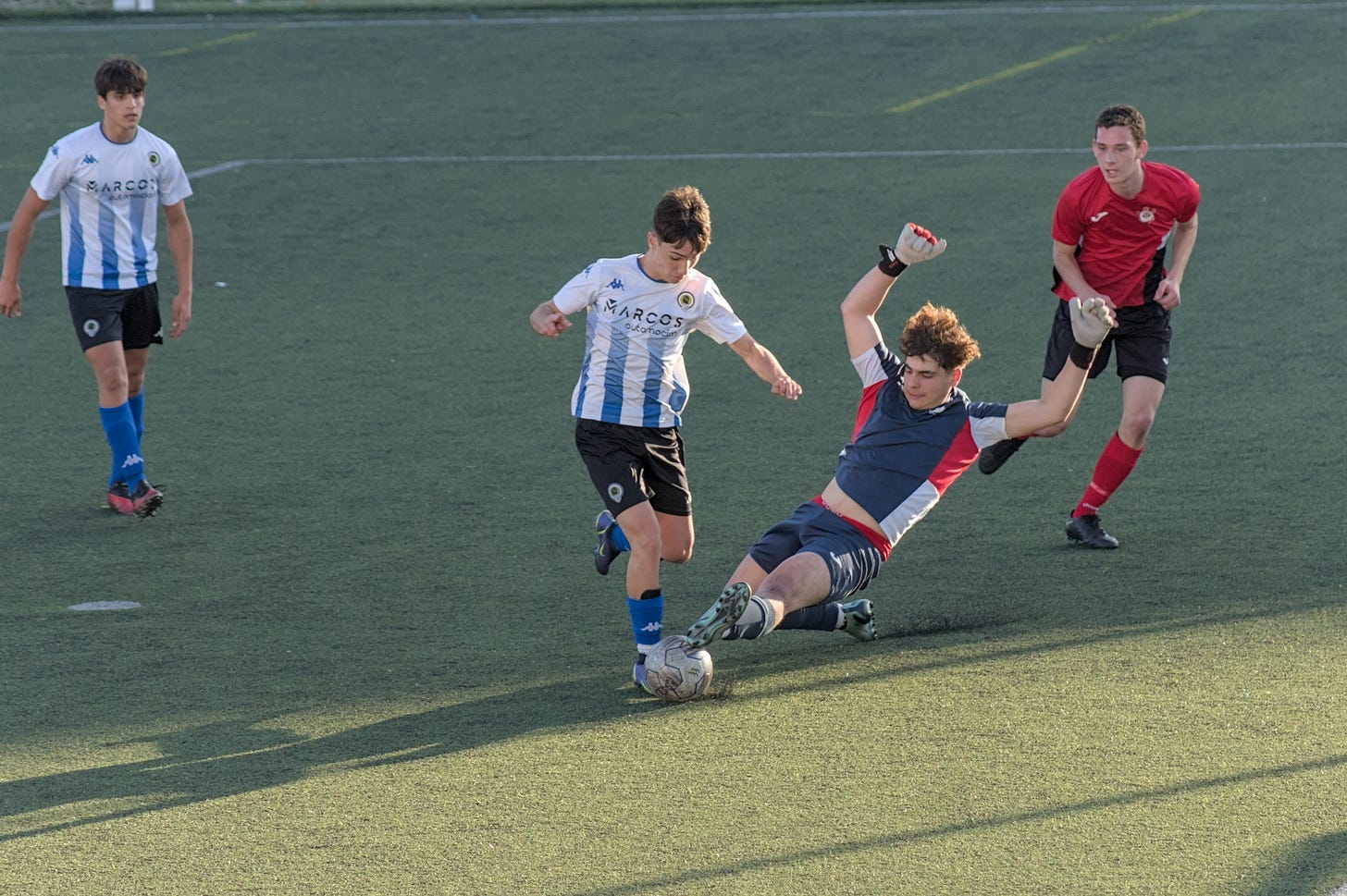 Imagen del partido entre Hércules y Tavernes de la Valldigna Imagen del partido entre Hércules y Tavernes de la Valldigna